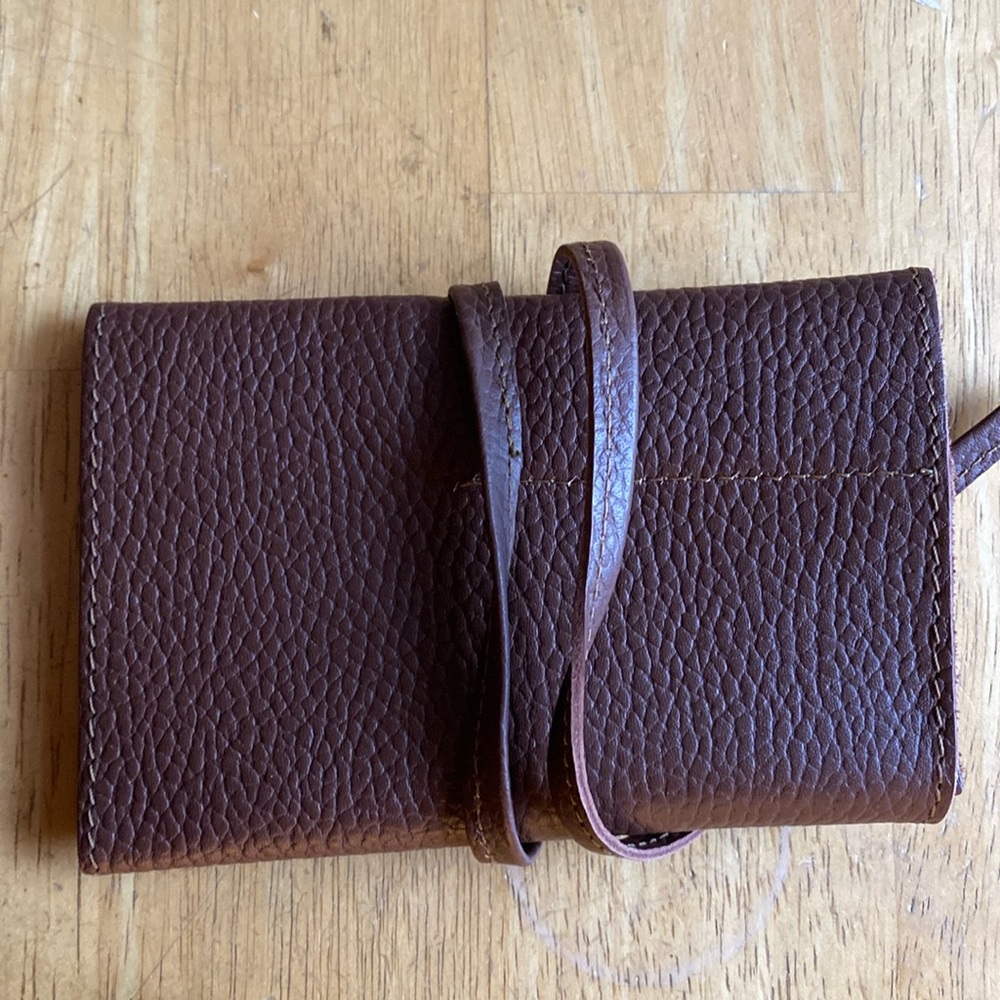 MARK AND GRAHAM BROWN LEATHER CHARGER ROLL UP in great condition